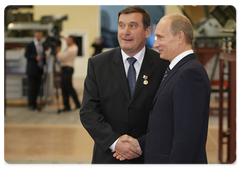 В стенах тульского «КБ Приборостроения» В.В.Путин вручил премии Правительства России в области науки и техники|14 сентября, 2009|22:20