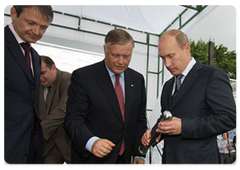 Prime Minister Vladimir Putin speaking at the dedication ceremony for a time capsule to be installed at the construction site for the Adler railway terminal|17 september, 2009|19:13