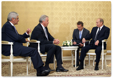 Prime Minister Vladimir Putin met with General Electric CEO Jeffrey R. Immelt at the International Investment Forum Sochi 2009