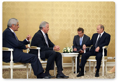 Prime Minister Vladimir Putin met with General Electric CEO Jeffrey R. Immelt at the International Investment Forum Sochi 2009