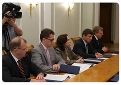 Vnesheconombank First Deputy Chairman and board member Anatoly Tikhonov, Deputy Head of the Government Executive Office Kirill Androsov, Minister of Economic Development Elvira Nabiullina, Deputy Prime Minister Dmitry Kozak|2 september, 2009|18:50