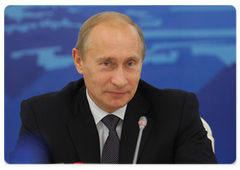 Председатель Правительства Российской Федерации В.В.Путин провел совещание по вопросу «Об освоении месторождений газа полуострова Ямал»|24 сентября, 2009|11:06