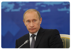 Председатель Правительства Российской Федерации В.В.Путин провел совещание по вопросу «Об освоении месторождений газа полуострова Ямал»|24 сентября, 2009|11:06