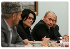 Prime Minister Vladimir Putin with leaders of Dagestan and local militia veterans ten years after international terrorists attacked the North Caucasus republic|25 september, 2009|11:48