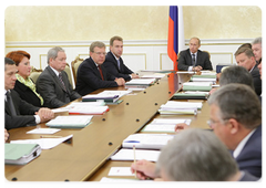 Prime Minister Vladimir Putin chairing a meeting of the Government Presidium|3 september, 2009|15:43