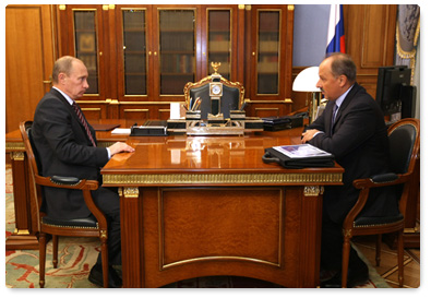 Prime Minister Vladimir Putin met with Vladimir Dmitriyev, Chairman of Vnesheconombank (Bank for Development and Foreign Economic Affairs)