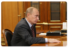 Prime Minister Vladimir Putin at a meeting with Vladimir Dmitriyev, Chairman of Vnesheconombank (Bank for Development and Foreign Economic Affairs)|30 september, 2009|20:31