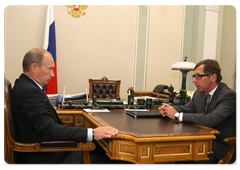 Prime Minister Vladimir Putin at a meeting with Alfa-Bank President Pyotr Aven|7 september, 2009|17:29