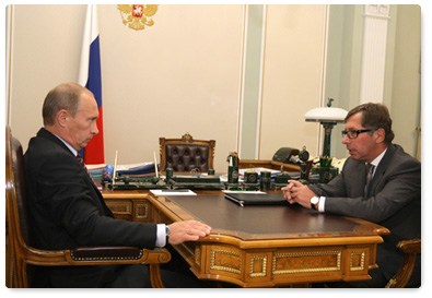 Prime Minister Vladimir Putin met with Alfa-Bank President Pyotr Aven