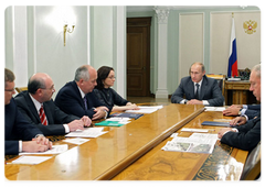 Prime Minister Vladimir Putin meeting with the board of directors of the Union of Russian Machine Builders|9 september, 2009|19:49