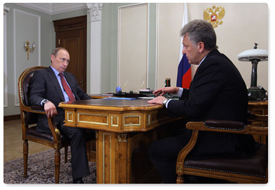 Prime Minister Vladimir Putin meets with Trade and Industry Minister Viktor Khristenko
