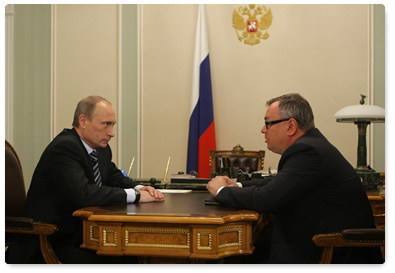 Prime Minister Vladimir Putin meets with Vneshtorgbank President Andrei Kostin