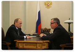 Prime Minister Vladimir Putin meets with Vneshtorgbank President Andrei Kostin