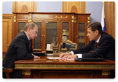 Prime Minister Vladimir Putin meets with Deputy Prime Minister Alexander Zhukov