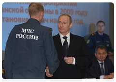At the end of the meeting Prime Minister Vladimir Putin presented employees of the Ministry of Civil Defence, Emergencies and Disaster Relief with state awards|20 january, 2010|16:00