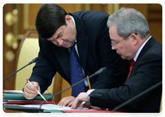 Minister of Regional Development Viktor Basargin and Transport Minister Igor Levitin at a government meeting|21 january, 2010|16:20