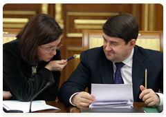 Transport Minister Igor Levitin and Minister of Economic Development Elvira Nabiullina at a government meeting|21 january, 2010|16:59