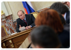Prime Minister Vladimir Putin chairing a government meeting|21 january, 2010|17:04