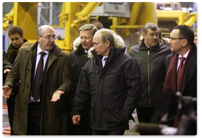 Председатель Правительства Российской Федерации В.В.Путин посетил в  Чебоксарах ОАО «Промтрактор» и осмотрел выставку «Высокие технологии Чувашии», развернутую в стенах предприятия