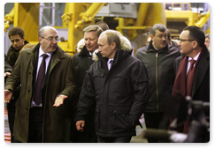 Председатель Правительства Российской Федерации В.В.Путин посетил в  Чебоксарах ОАО «Промтрактор» и осмотрел выставку «Высокие технологии Чувашии», развернутую в стенах предприятия