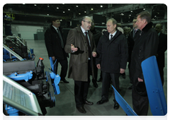 Prime Minister Vladimir Putin at the Promtraktor tractor plant in Cheboksary|25 january, 2010|22:37