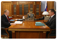 Prime Minister Vladimir Putin during a meeting with Natural Resources and Environment Minister Yuri Trutnev|27 january, 2010|14:25