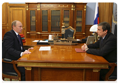 Prime Minister Vladimir Putin with Vladimir Milovidov, head of the Federal Financial Markets Service|28 january, 2010|12:37