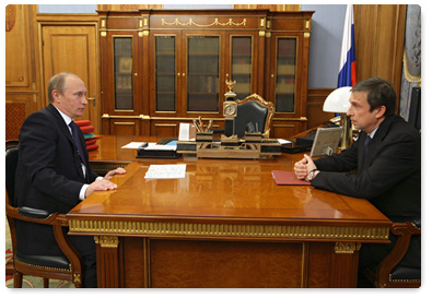 Prime Minister Vladimir Putin meets with Vladimir Milovidov, head of the Federal Financial Markets Service