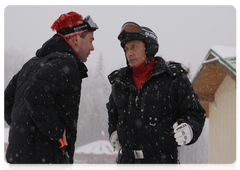 President Dmitry Medvedev and Prime Minister Vladimir Putin spent Sunday at the Krasnaya Polyana ski resort.|3 january, 2010|20:34