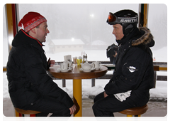 President Dmitry Medvedev and Prime Minister Vladimir Putin spent Sunday at the Krasnaya Polyana ski resort.|3 january, 2010|21:00