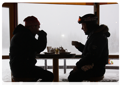 President Dmitry Medvedev and Prime Minister Vladimir Putin spent Sunday at the Krasnaya Polyana ski resort.|3 january, 2010|21:05