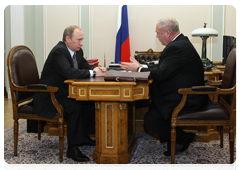 Prime Minister Vladimir Putin holds a meeting with Vladimir Grodetsky, director general of Izhevsk Machine-Building Factory|30 january, 2010|17:50