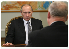 Prime Minister Vladimir Putin holds a meeting with Vladimir Grodetsky, director general of Izhevsk Machine-Building Factory|30 january, 2010|17:50