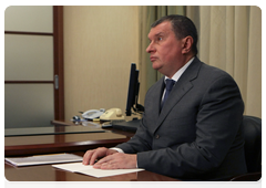 Deputy Prime Minister Igor Sechin during a meeting with Prime Minister Vladimir Putin|4 january, 2010|19:19