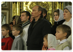 Prime Minister Vladimir Putin attended a Christmas service at the St Martyrs Alexander and Antonina Rimsky Church in Kostroma’s Selishche District|7 january, 2010|08:17