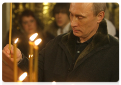 Prime Minister Vladimir Putin attended a Christmas service at the St Martyrs Alexander and Antonina Rimsky Church in Kostroma’s Selishche District|7 january, 2010|08:20