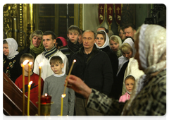 Prime Minister Vladimir Putin attended a Christmas service at the St Martyrs Alexander and Antonina Rimsky Church in Kostroma’s Selishche District|7 january, 2010|08:21