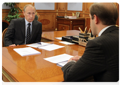 Prime Minister Vladimir Putin meeting with Deputy Minister of Industry and Trade Denis Manturov|1 october, 2010|12:00