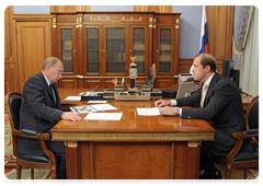 Prime Minister Vladimir Putin meeting with Deputy Minister of Industry and Trade Denis Manturov|1 october, 2010|11:49