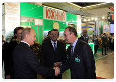 Prime Minister Vladimir Putin at the 12th annual agricultural exhibition Golden Autumn|1 october, 2010|15:16