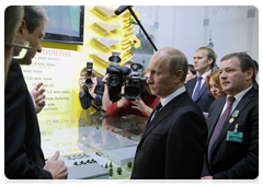 Prime Minister Vladimir Putin at the 12th annual agricultural exhibition Golden Autumn|1 october, 2010|15:16