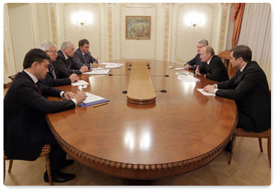 Prime Minister Vladimir Putin meets with United Russia party leaders