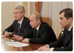 Prime Minister Vladimir Putin with United Russia party leaders|1 october, 2010|20:39