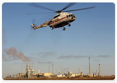 Prime Minister Vladimir Putin commissioning the third start-up complex at the Yukharovskoye gas condensate field|11 october, 2010|16:58