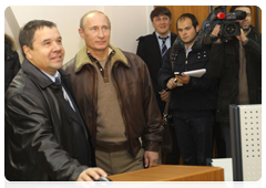 Prime Minister Vladimir Putin commissioning the third start-up complex at the Yukharovskoye gas condensate field|11 october, 2010|16:59