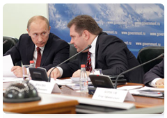 Председатель Правительства Российской Федерации В.В.Путин и министр энергетики Российской Федерации С.И.Шматко на совещании по Генеральной схеме развития газовой отрасли на период до 2030 года|11 октября, 2010|18:22