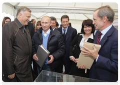 Prime Minister Vladimir Putin inspecting construction of the road between Adler and Krasnaya Polyana|13 october, 2010|18:29