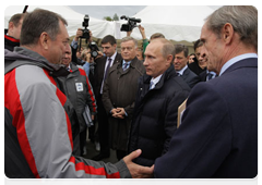 Prime Minister Vladimir Putin inspecting construction of the road between Adler and Krasnaya Polyana|13 october, 2010|18:29