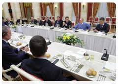 Prime Minister Vladimir Putin dining with members of the IOC's Coordination Commission for the Sochi 2014 Olympic Winter Games|13 october, 2010|19:00