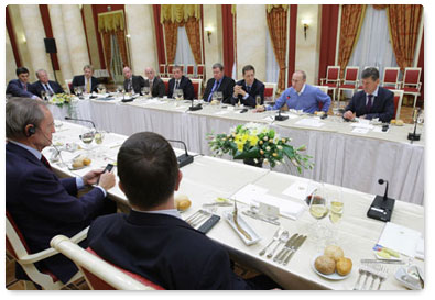 Vladimir Putin has dinner meeting with members  of the IOC's Coordination Commission for the Sochi 2014 Olympic Winter Games